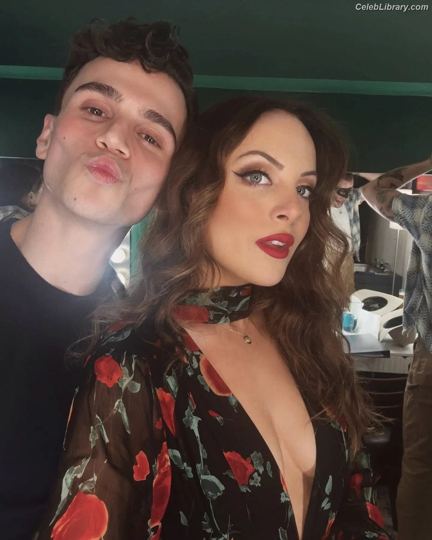 Elizabeth Gillies photo 4 of 680
