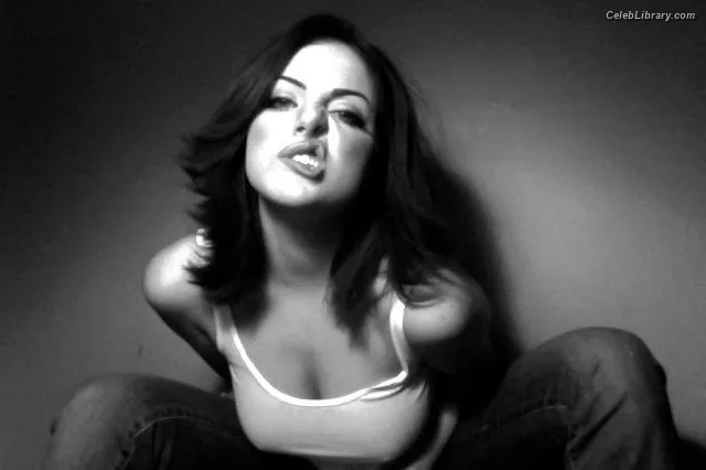 Elizabeth Gillies photo 3 of 675