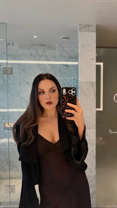 Elizabeth Gillies photo 11 of 675