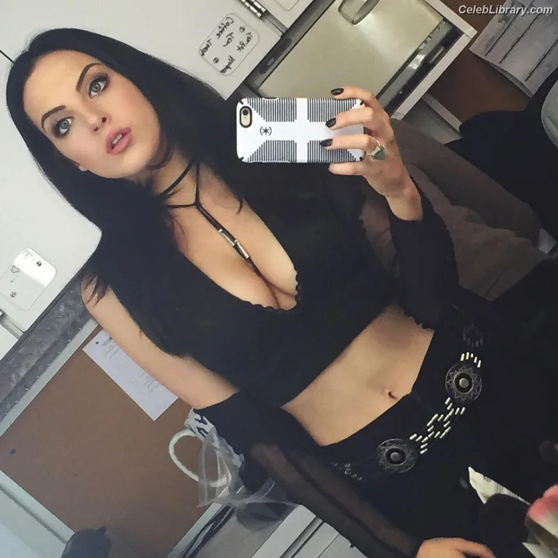 Elizabeth Gillies photo 4 of 675