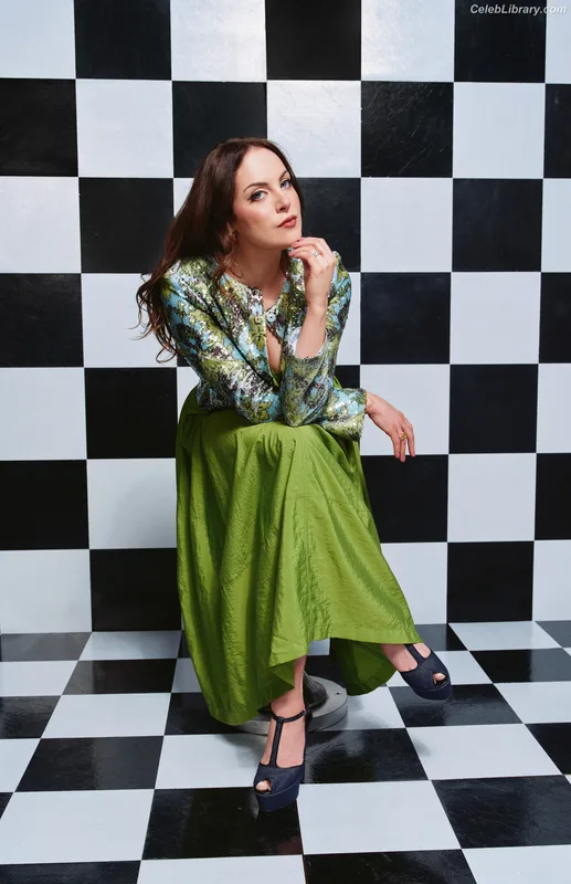 Elizabeth Gillies photo 12 of 675