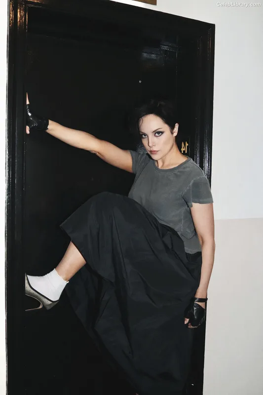 Elizabeth Gillies photo 16 of 675