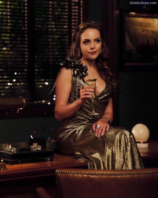 Elizabeth Gillies photo 18 of 675