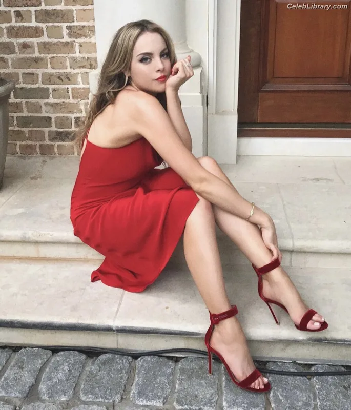 Elizabeth Gillies photo 2 of 675