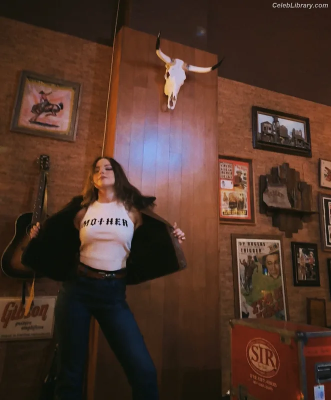 Elizabeth Gillies photo 14 of 675