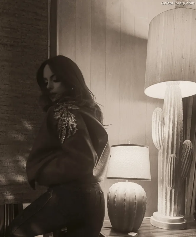 Elizabeth Gillies photo 15 of 675