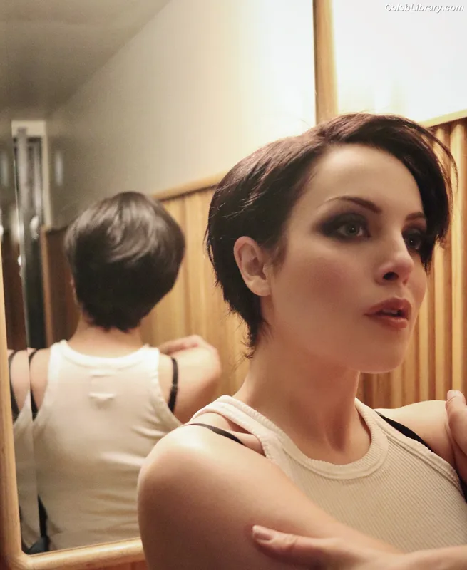 Elizabeth Gillies photo 19 of 675