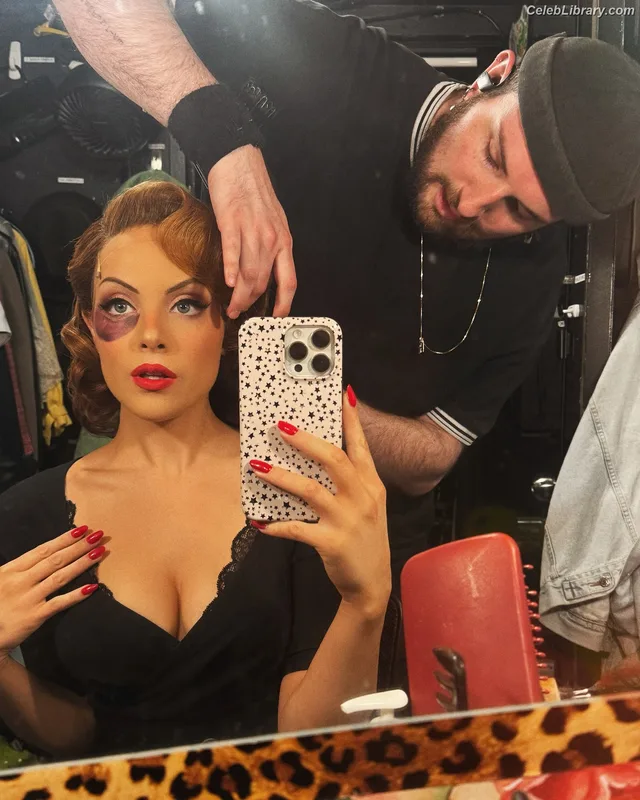 Elizabeth Gillies photo 23 of 675