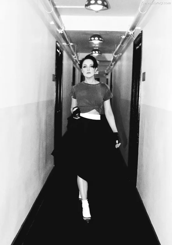 Elizabeth Gillies photo 6 of 675