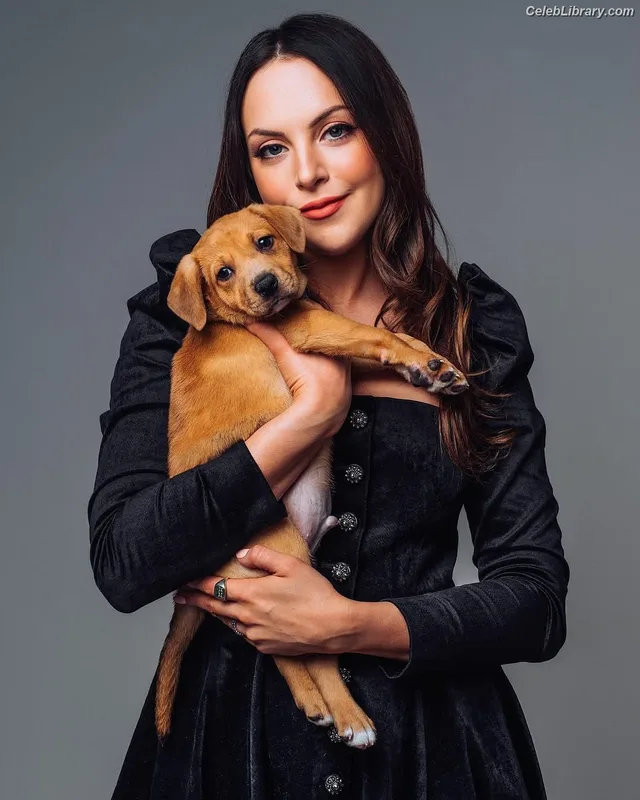 Elizabeth Gillies photo 2 of 675