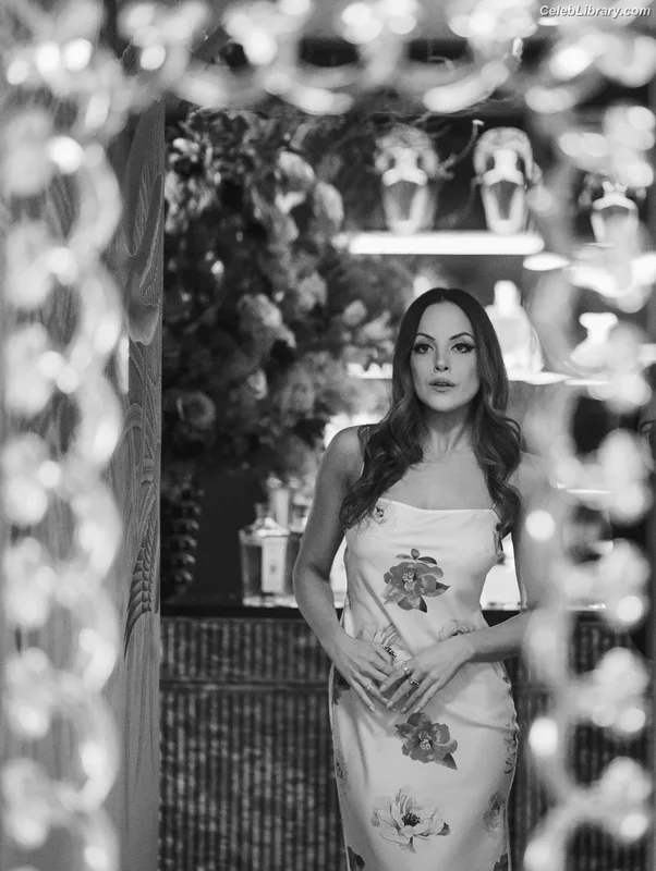 Elizabeth Gillies photo 9 of 675