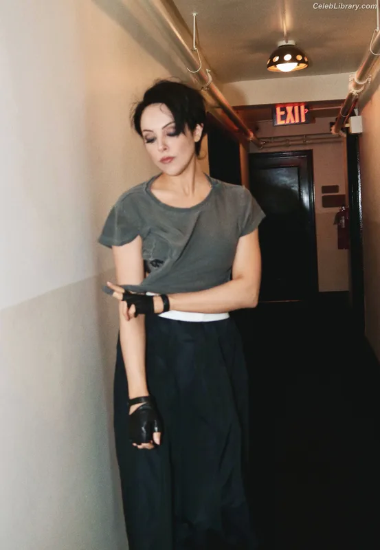 Elizabeth Gillies photo 14 of 675
