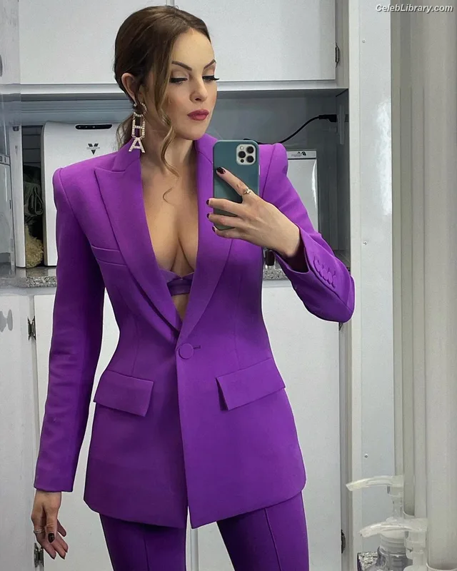 Elizabeth Gillies photo 15 of 675