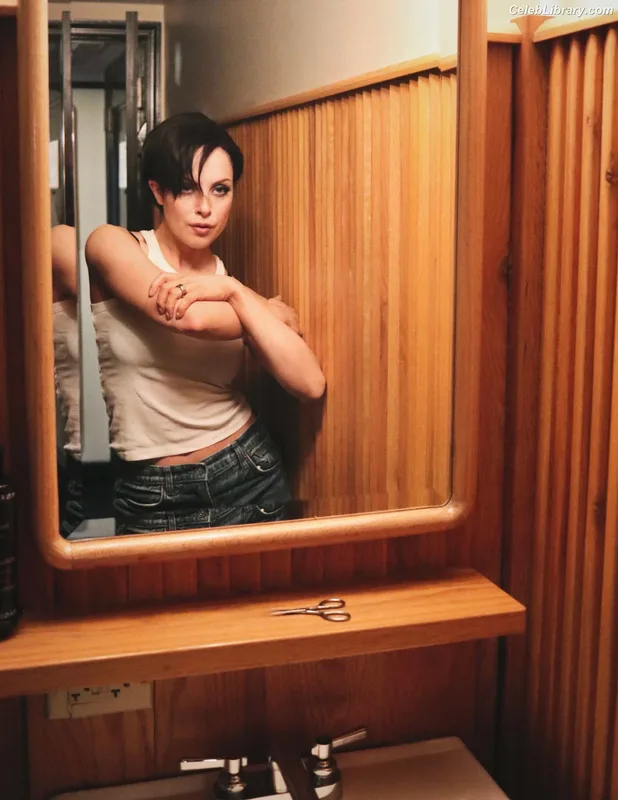 Elizabeth Gillies photo 12 of 675