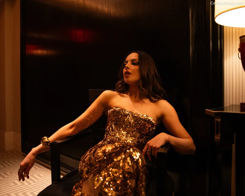 Elizabeth Gillies photo 24 of 675