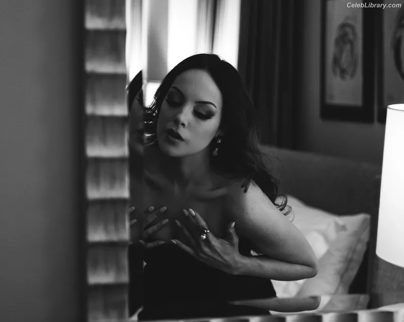 Elizabeth Gillies photo 22 of 675