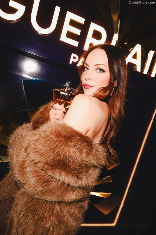 Elizabeth Gillies photo 11 of 675