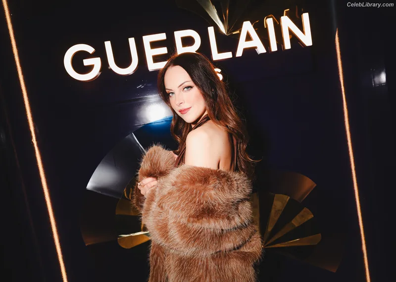 Elizabeth Gillies photo 13 of 675