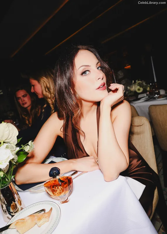 Elizabeth Gillies photo 14 of 675