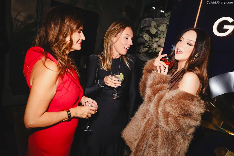 Elizabeth Gillies photo 20 of 675
