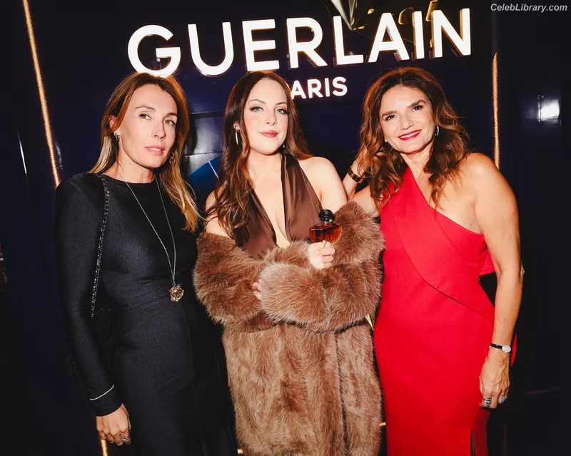 Elizabeth Gillies photo 21 of 675