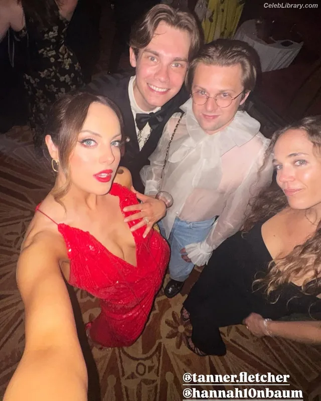 Elizabeth Gillies photo 4 of 675