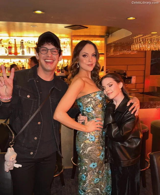 Elizabeth Gillies photo 19 of 675