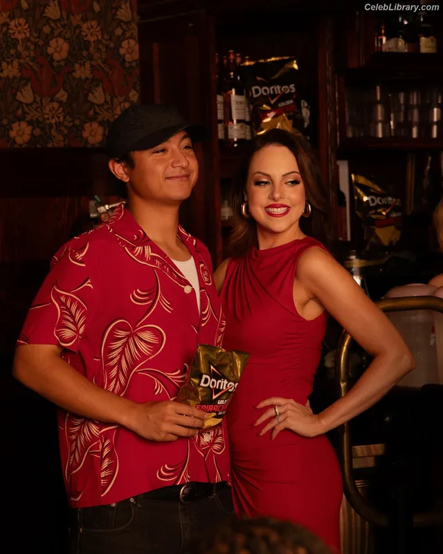 Elizabeth Gillies photo 1 of 675
