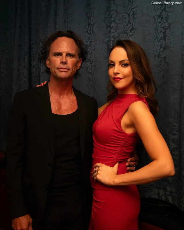 Elizabeth Gillies photo 2 of 675