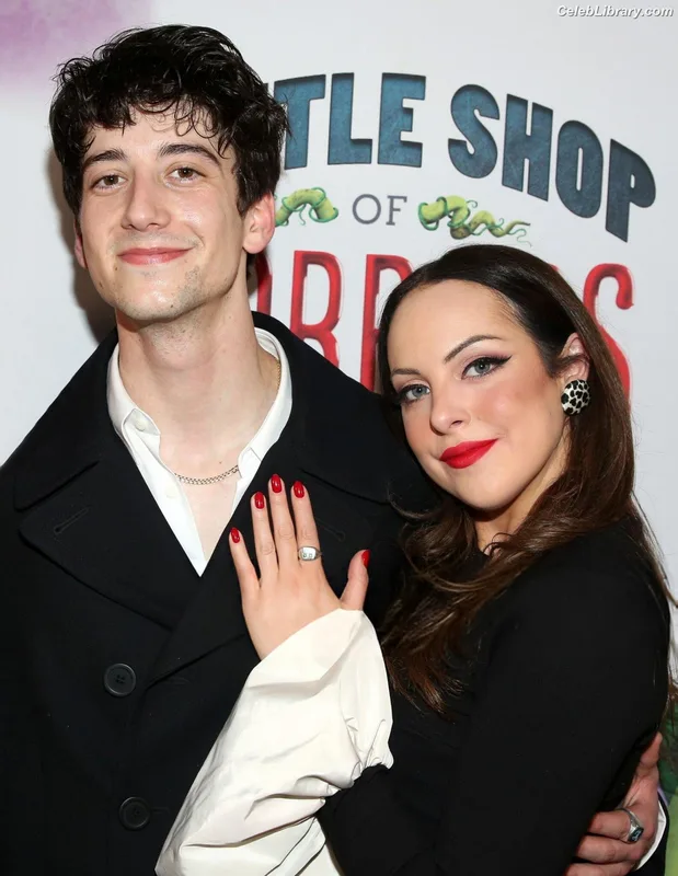 Elizabeth Gillies photo 23 of 675