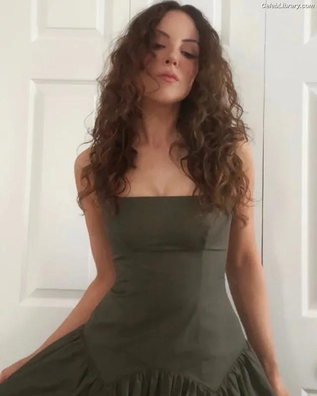 Elizabeth Gillies photo 1 of 675