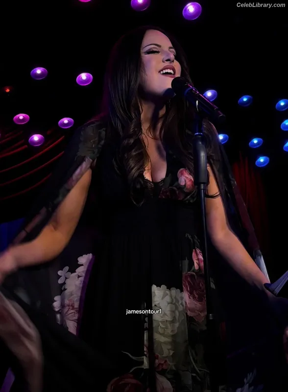 Elizabeth Gillies photo 6 of 675