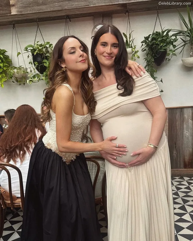 Elizabeth Gillies photo 20 of 675