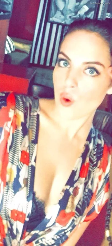Elizabeth Gillies photo 20 of 675