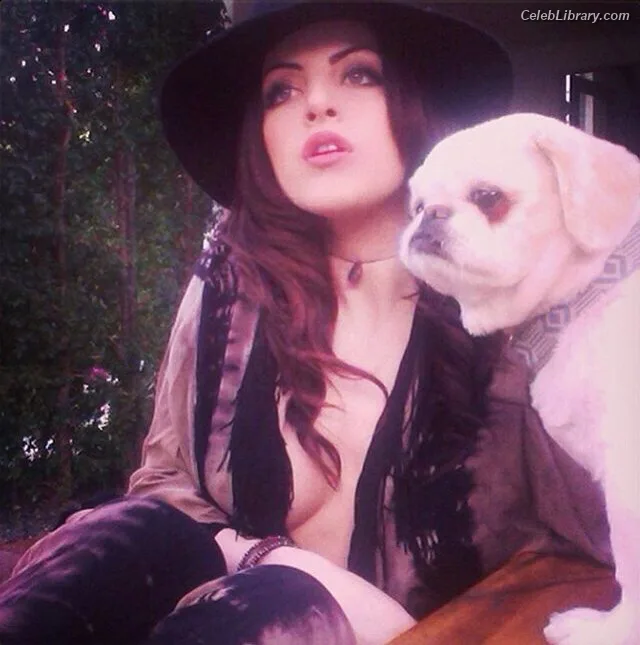 Elizabeth Gillies photo 4 of 675