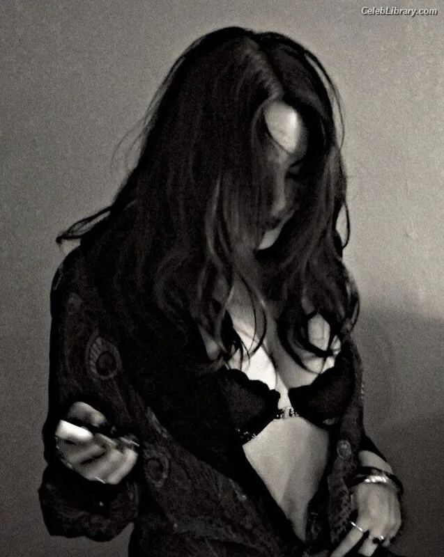 Elizabeth Gillies photo 15 of 675