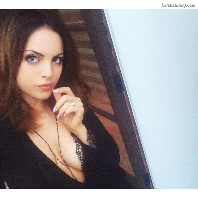 Elizabeth Gillies photo 19 of 675