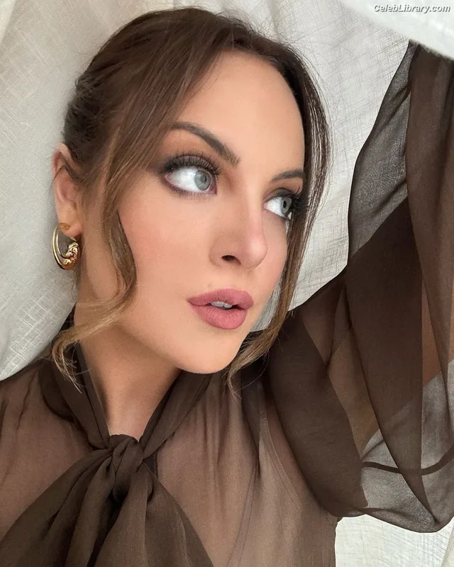 Elizabeth Gillies photo 2 of 675