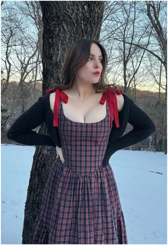 Elizabeth Gillies photo 5 of 675