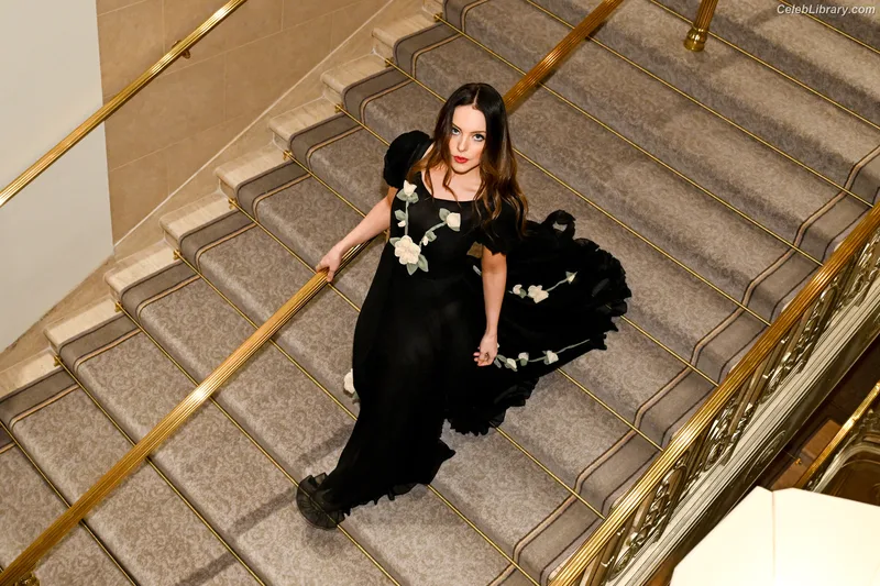 Elizabeth Gillies photo 9 of 675