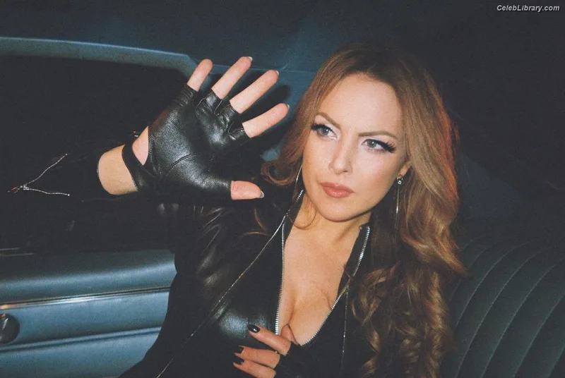 Elizabeth Gillies photo 11 of 675