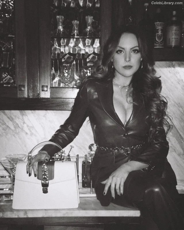Elizabeth Gillies photo 9 of 675