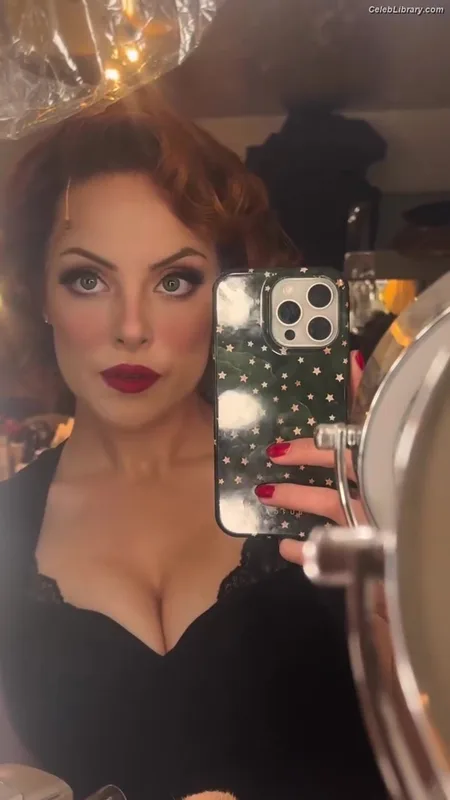Elizabeth Gillies photo 7 of 675