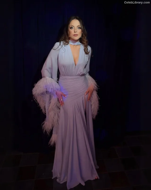 Elizabeth Gillies photo 14 of 675