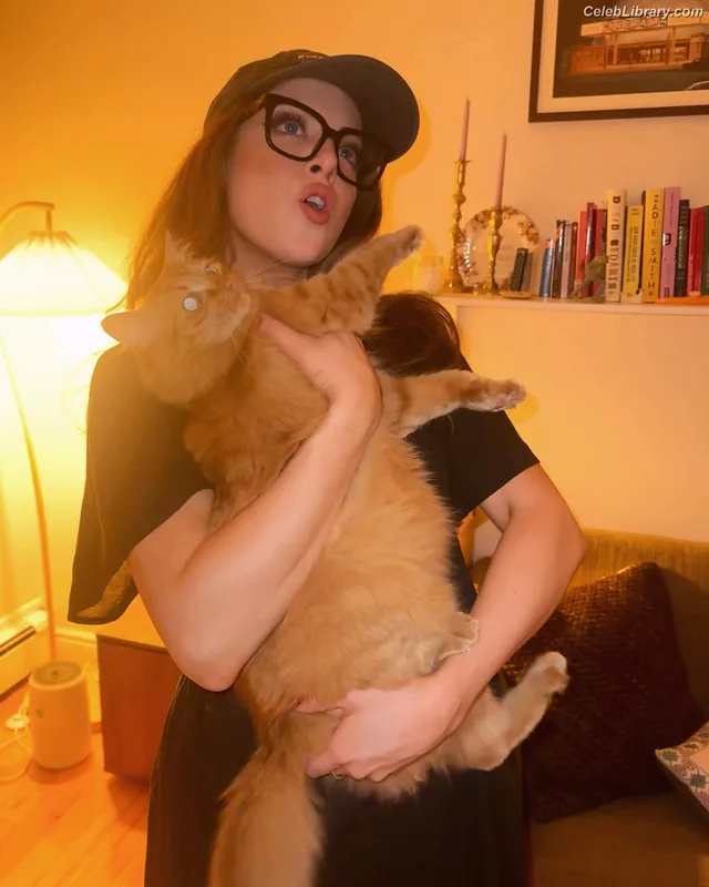 Elizabeth Gillies photo 21 of 675