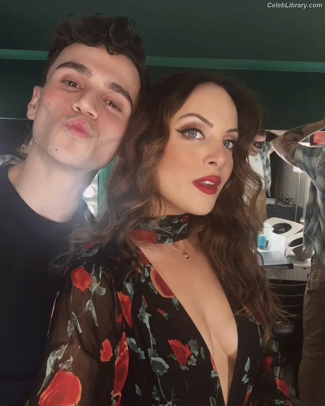 Elizabeth Gillies photo 24 of 675