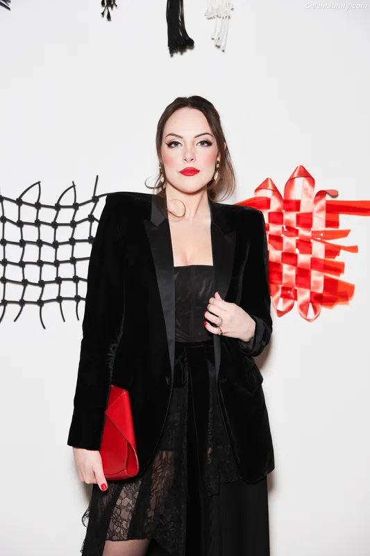 Elizabeth Gillies photo 17 of 675
