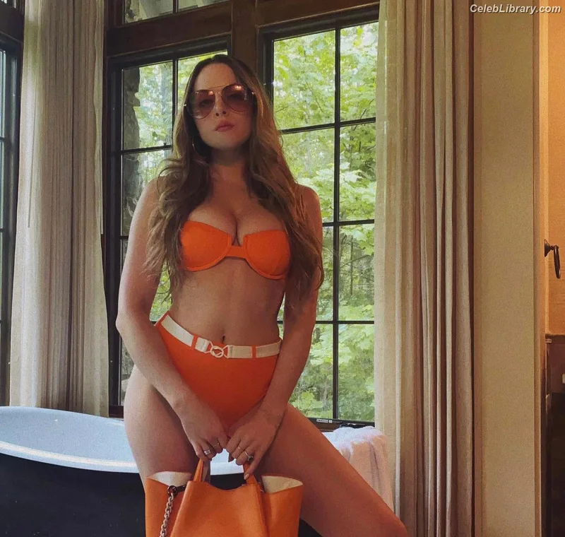 Elizabeth Gillies photo 4 of 675