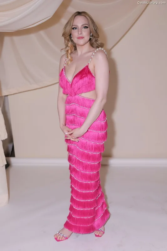 Elizabeth Gillies photo 10 of 675
