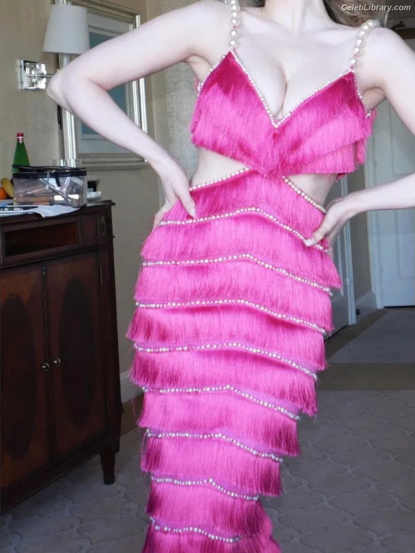 Elizabeth Gillies photo 15 of 675